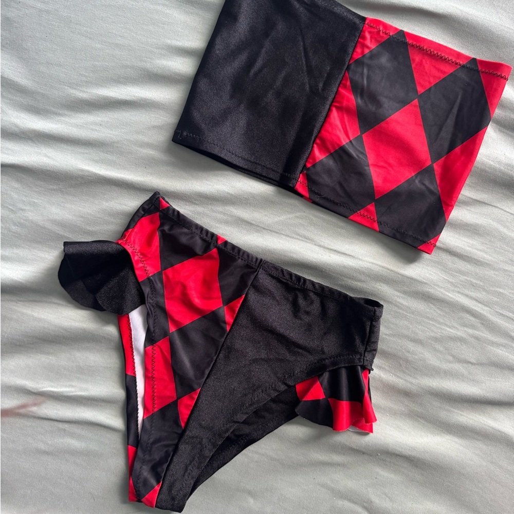 Black and Red Diamond Harlequin Set